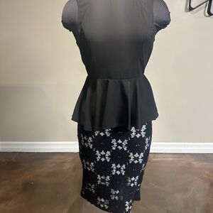 Chic Black and White Floral Pencil Skirt